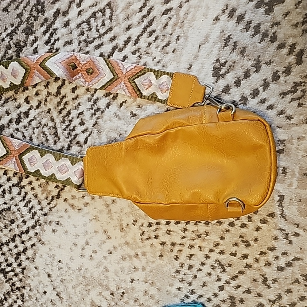 Camel brown small crossbody sling bag with adjustable strap - Picture 5 of 9